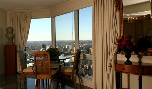 Downtown Condo -The Connery